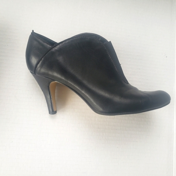 ADRIENNE VITTADINI BOOTIE STYLE HEEL SHOE BLACK LEATHER SIZE 8M - Picture 12 of 15